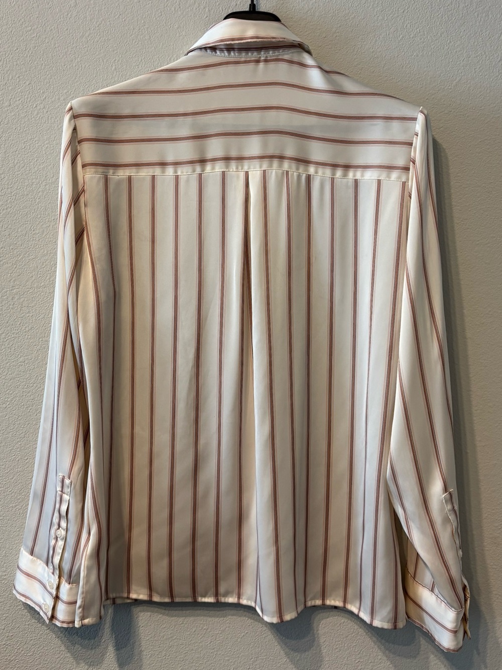 Express Women’s Relaxed Portofino Cream/Pink Striped Button Up Blouse Shirt M - Picture 2 of 7